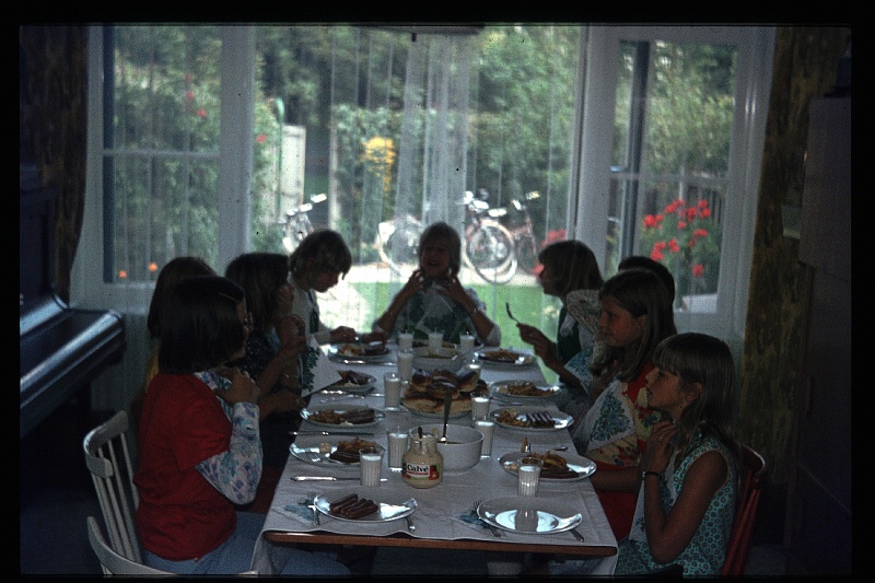 15.Delft aug 1974 Marijke,Yvonne,Brigitte,Marion,Annette.JPG